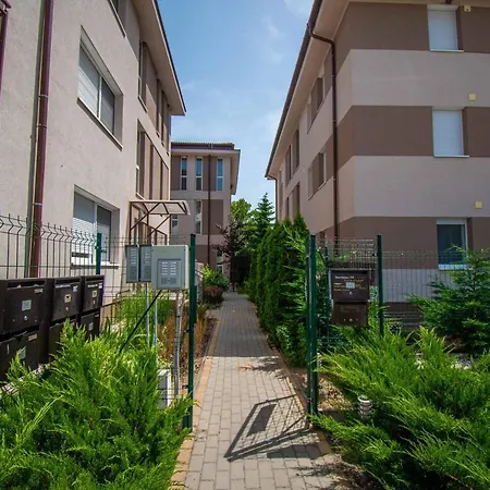 Mediterran Garden Apartman Apartman *